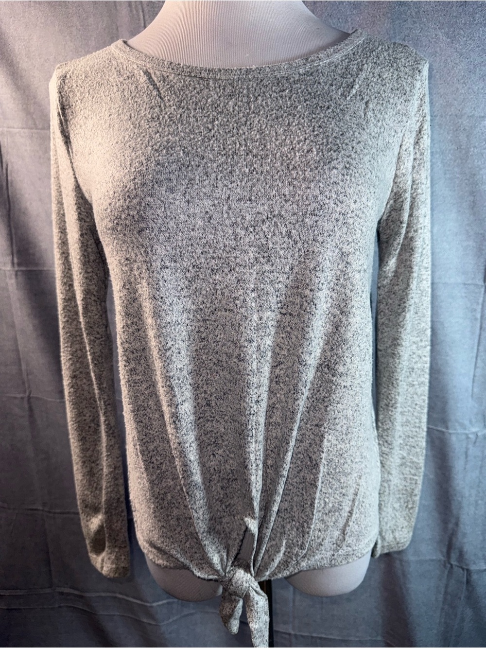 2365-Antistar Women’s Crewneck Tie-Hem Top in Light Gray
